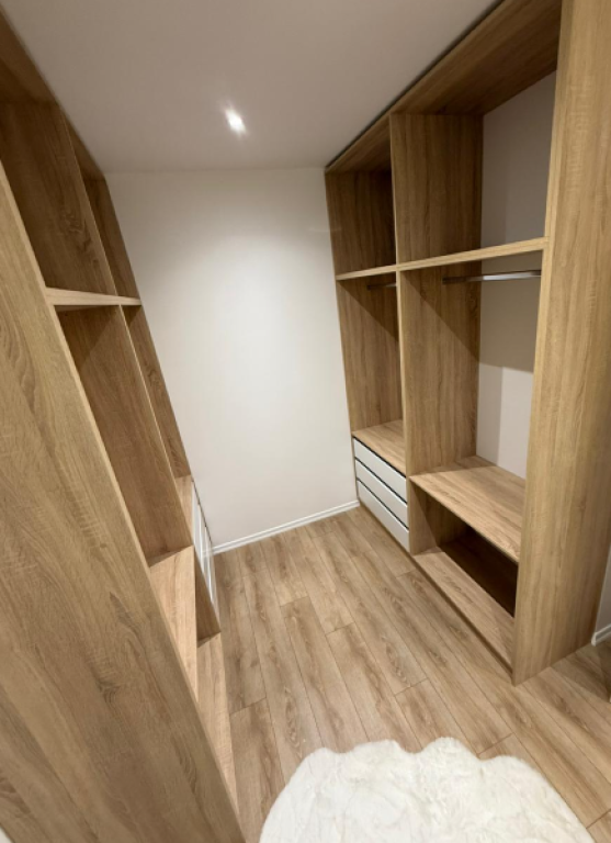 🏢 Apartament 1+1 + Garderobë – Rruga Fortuzi, pranë Qendrës