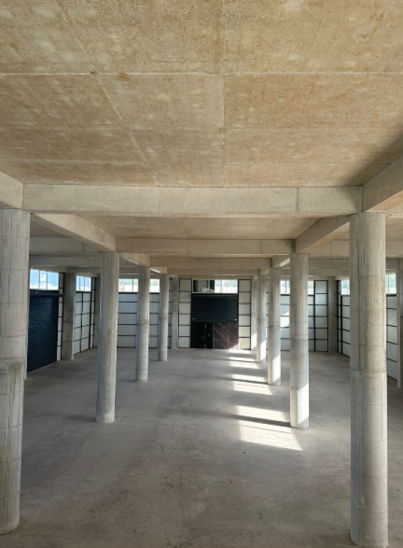 🏢 Magazinë – pranë Top Channel, Kashar