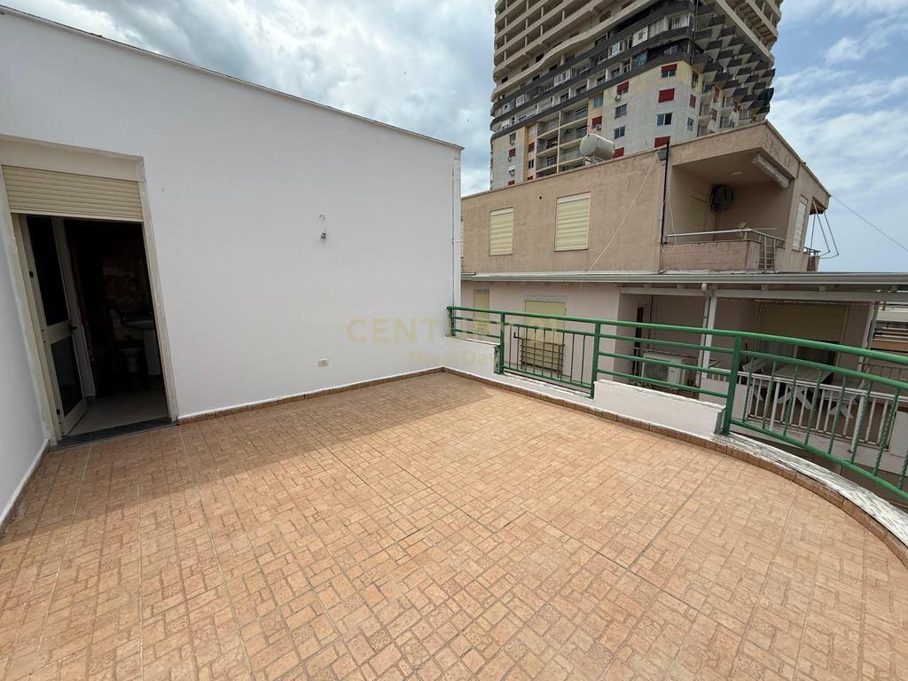 VENDESI APPARTAMENTO 1+1+2 VICINO A SHKEMBI KAVAJES