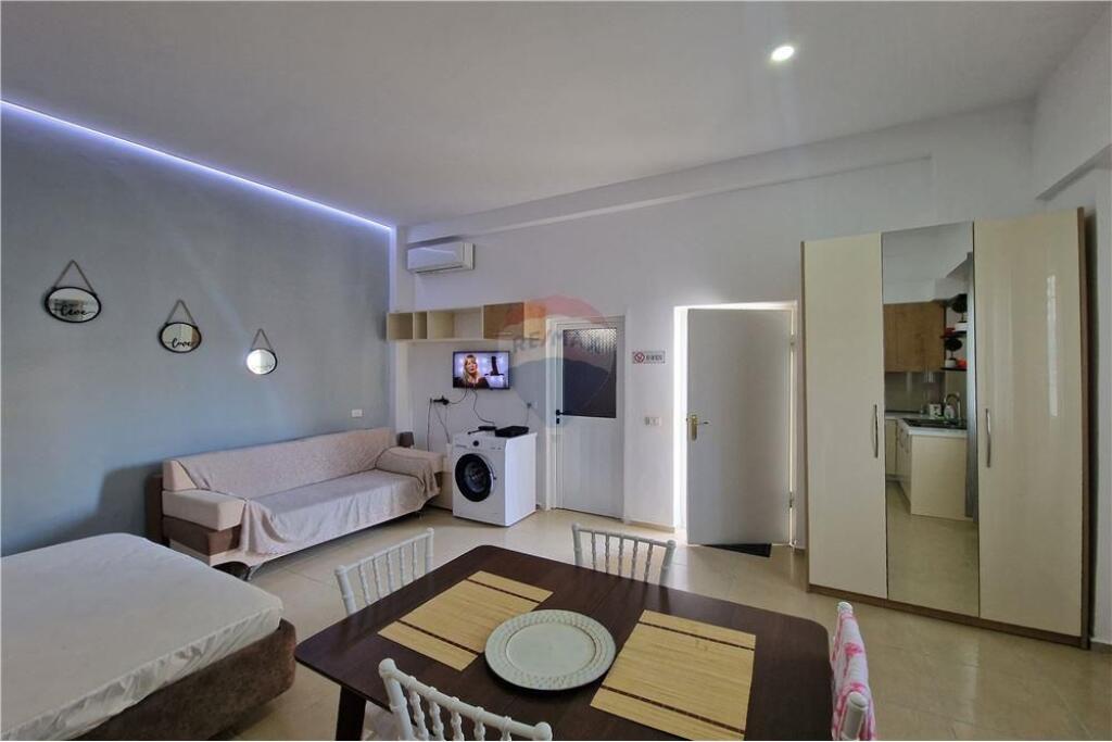 🏠 Monolocale in Affitto – Lungo Mare, Vlora