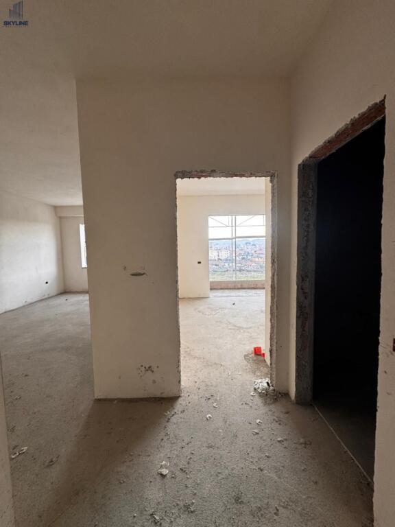 Shitet Apartament 1+1+Post Parkimi-Demollari Konstruksion