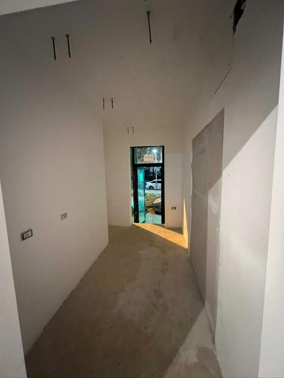 DYQAN ME QERA 63 M2 BLV.BAJRAM CURRI 1.600 EURO