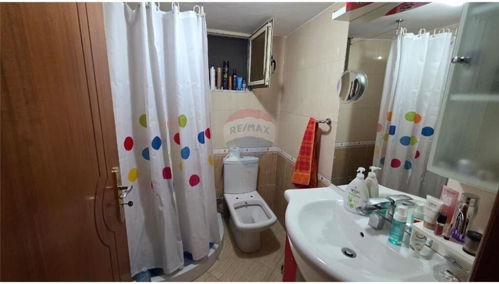 🏠 Appartamento 2+1 – In Vendita 📍 Via Onufri, vicino alla Chiesa Ortodossa, Vlora