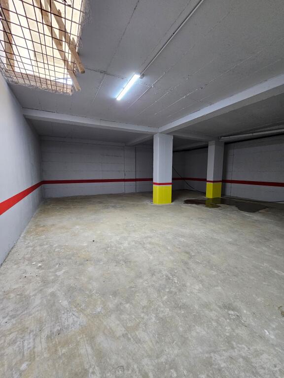 Spazio Commerciale in Affitto – Bathore, Kamëz