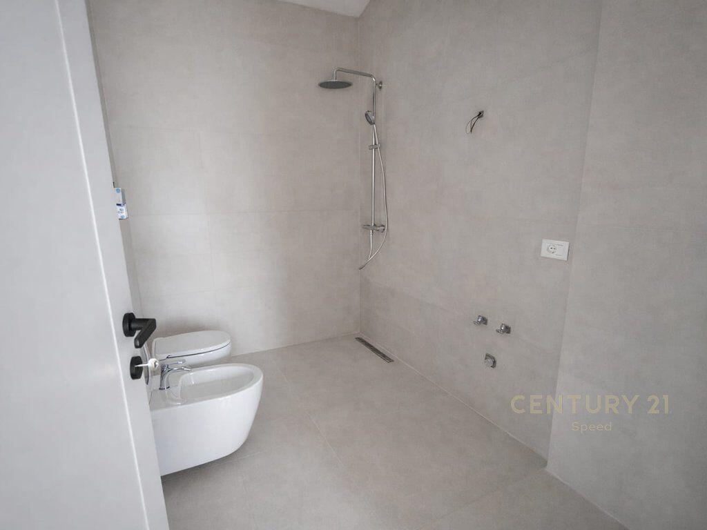 PAZAR I RI, OFFICE SPACE FOR RENT 3+1