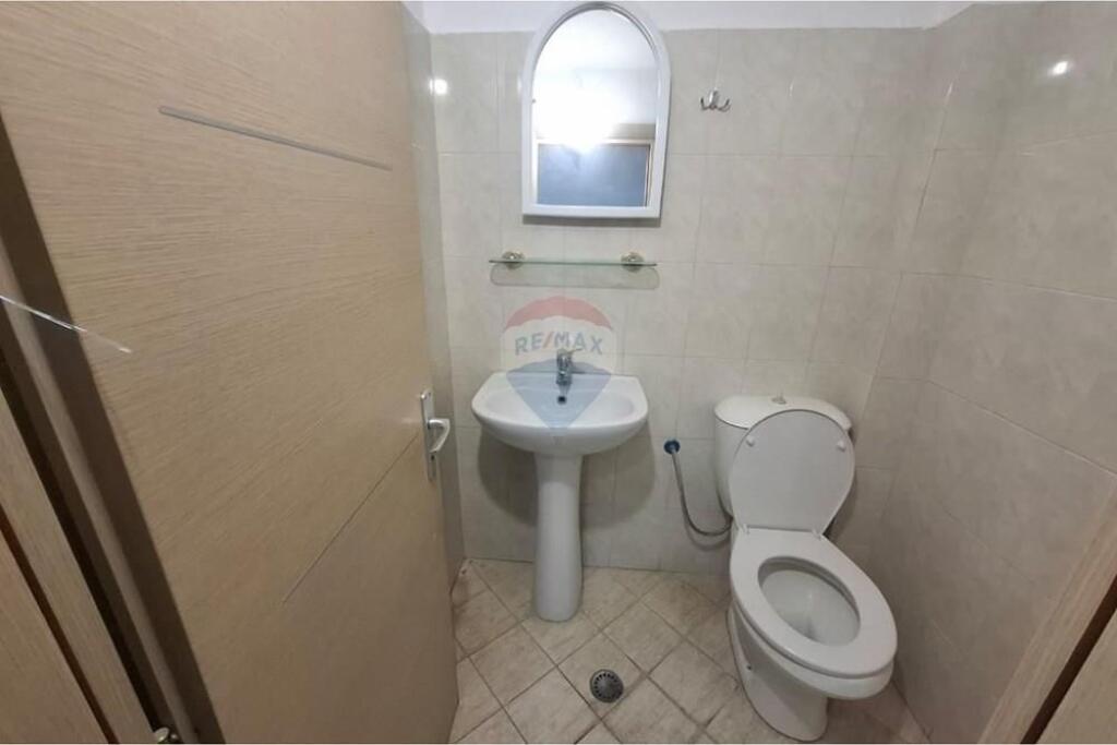 🏬 Negozio / Locale Commerciale in Affitto –📍 Viale Ismail Qemali (sopra Conad)