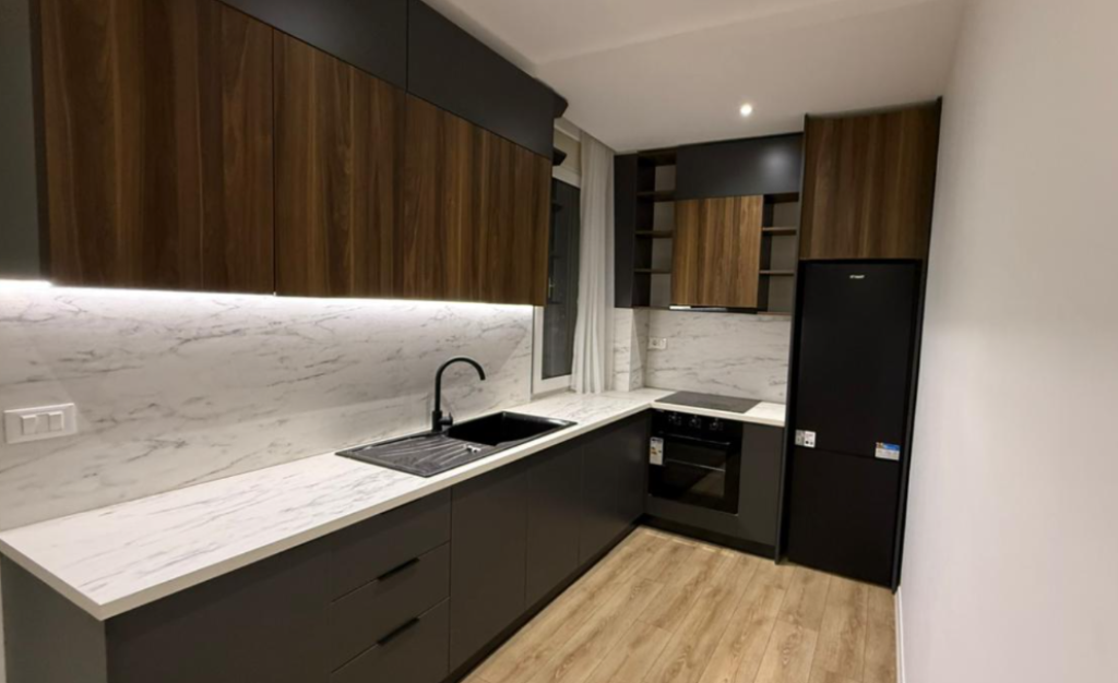 🏢 Apartament 1+1 + Garderobë – Rruga Fortuzi, pranë Qendrës