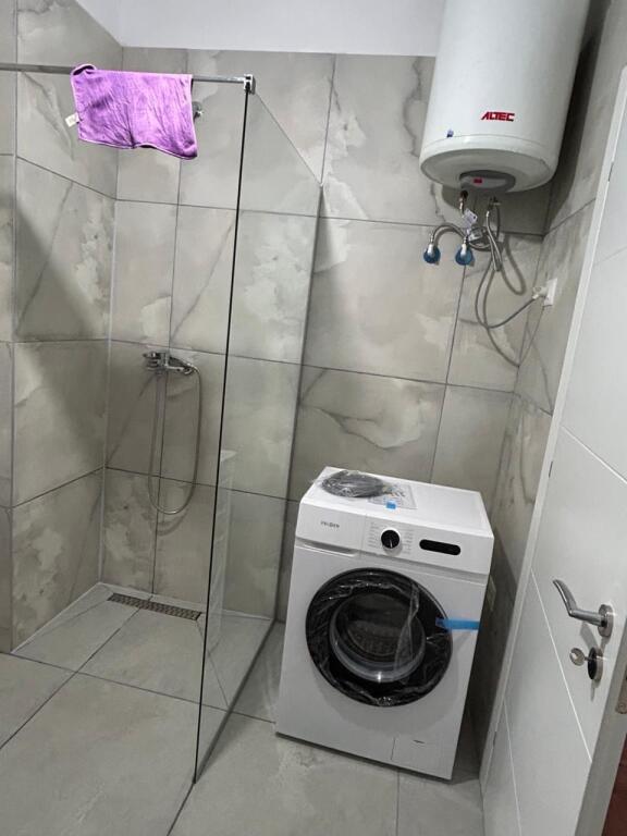 🏘️Apartment for rent 1+1 🪜6th floor residence 🛗with elevator 🛋luxuriously furnished  It is organized into: - 1Living room - 1Bedroom 🛏️ - 1Bathroom 🚽  -1balcony 🎑   📍Location:Paskuqan Price: 350€