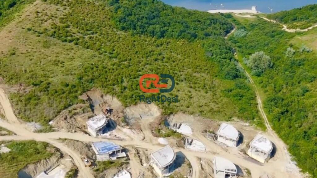 At Cape Rodon, Duplex 2+1+2 For Sale Only 200m From The Sea!
