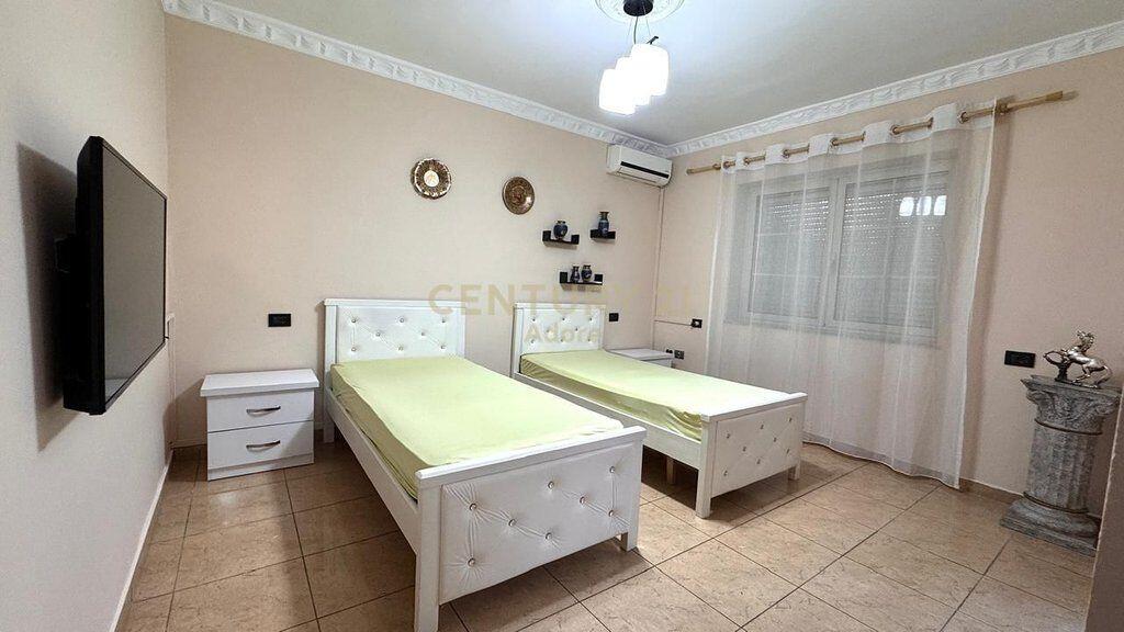 Jepet me qira apartament 2+1 me oborr dhe post parkimi – Rruga Fortuzi!