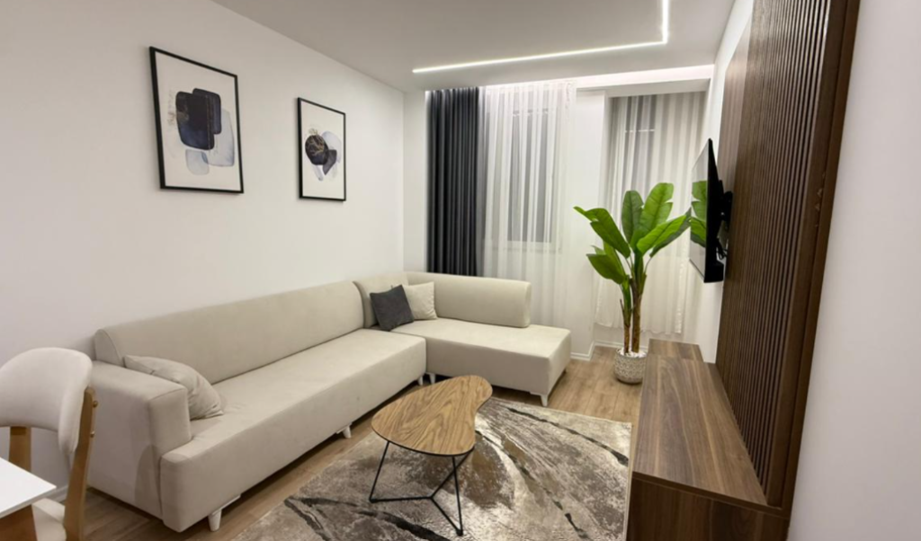 🏢 Apartament 1+1 + Garderobë – Rruga Fortuzi, pranë Qendrës