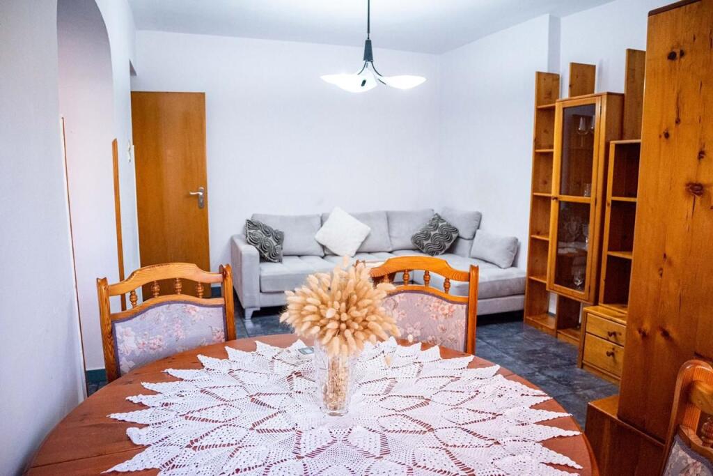 Jepet apartament 3+1 me qira, prane shkolles Ismail Qemali, Tirane