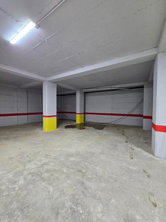 Spazio Commerciale in Affitto – Bathore, Kamëz