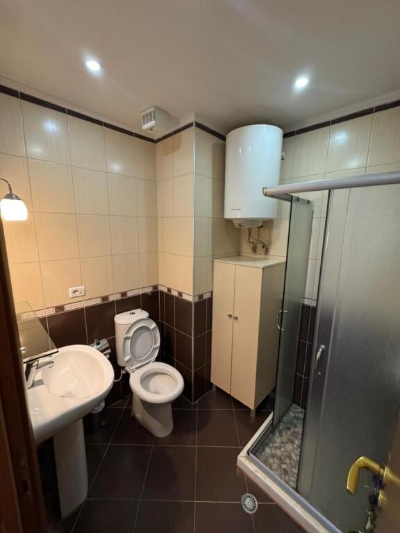 Jepet me Qira 2+1+2 tek Kompleksi Halili