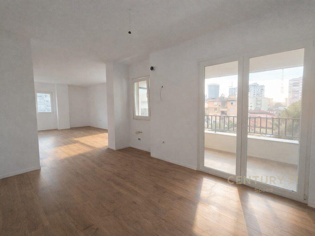 PAZAR I RI, OFFICE SPACE FOR RENT 3+1