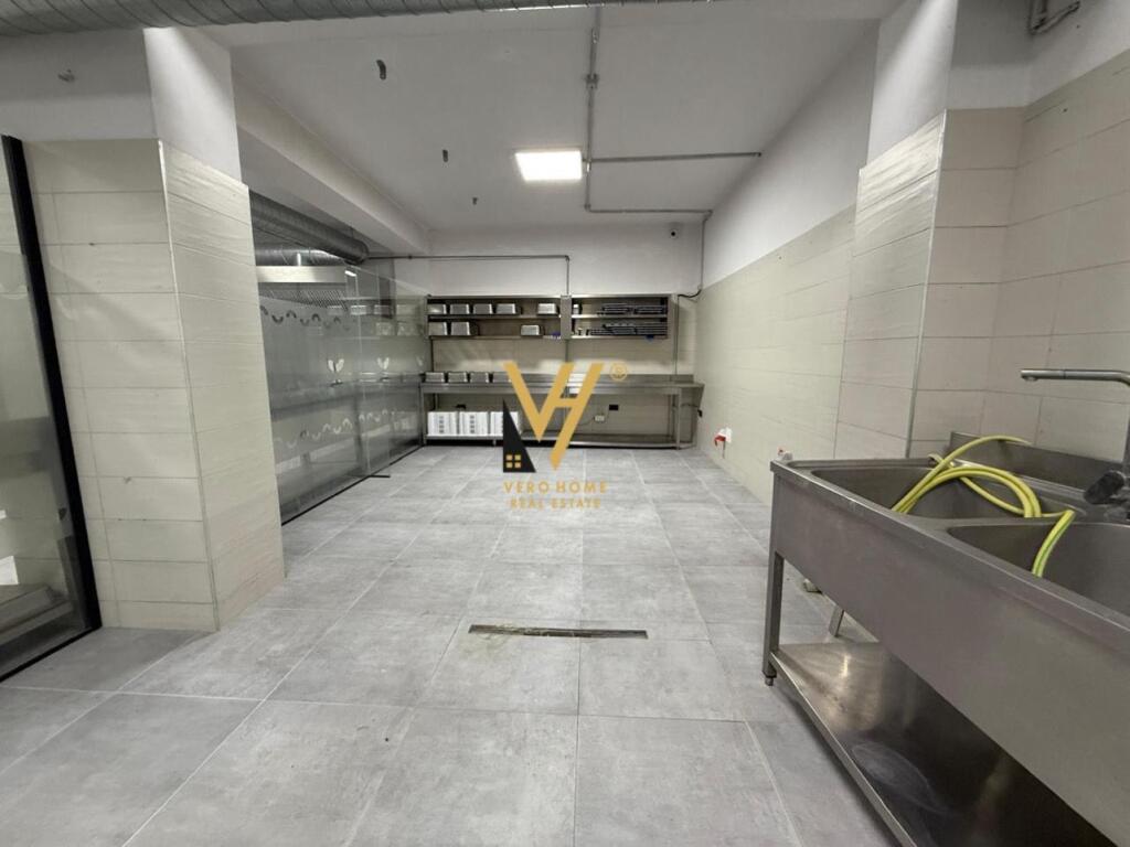 GIVEAWAY WAREHOUSE 1,200 M2 AT KTHESA E KAMZES 6,000 EURO