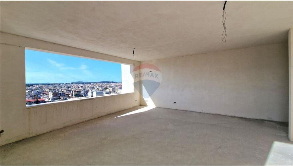 🏙️ Penthouse në Shitje – Vlorë 📍 Rruga Transballkanike, përballë ish-shkollës së Naftës