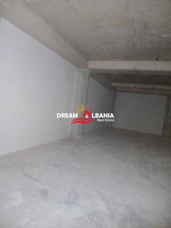 Magazine me qera ne Rrugen Karl Gega, ne Tirane (ID 4281296)