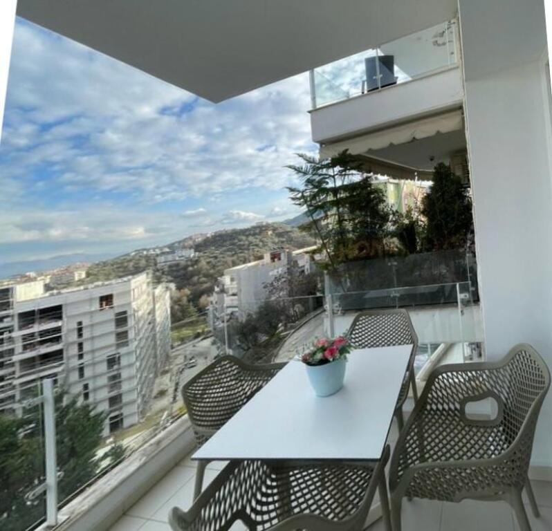 Qera – Apartament 2+1+2, Kopshti Botanik, Tiranë