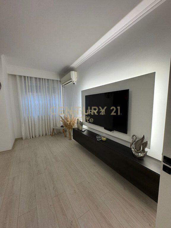 APPARTAMENTO IN AFFITTO 2+1+2 CON GARAGE VICINO A BRYLLI
