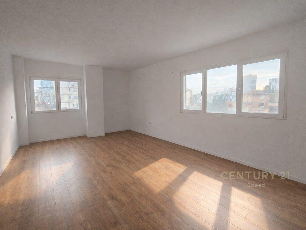 PAZAR I RI, OFFICE SPACE FOR RENT 3+1