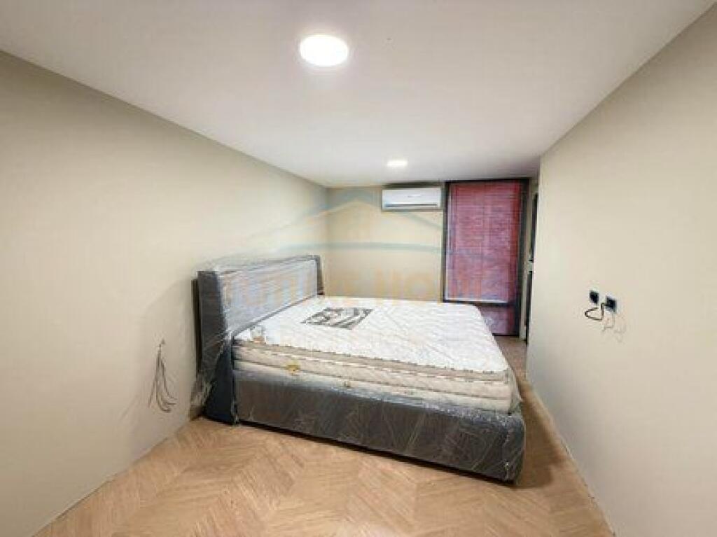 Shitet, Duplex + Post Parkimi, Golden Park