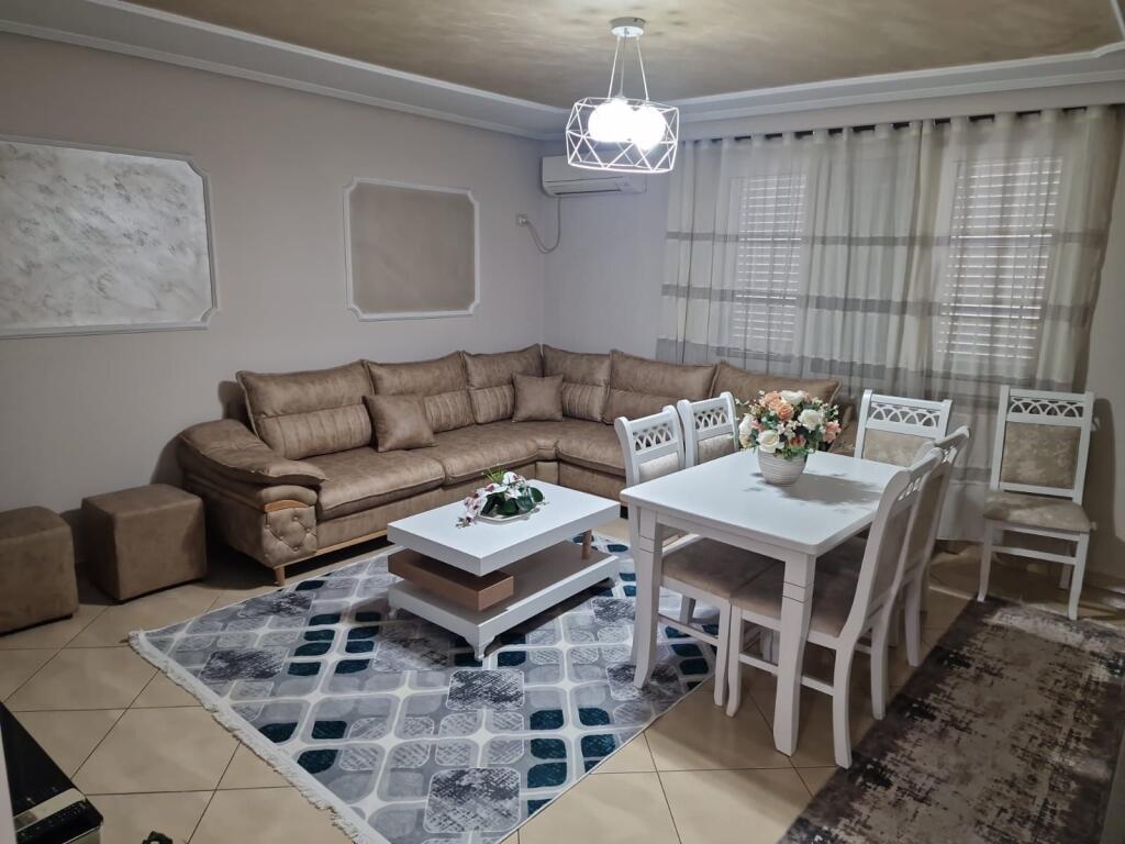 Jepet me qera apartament 2+1 te Zogu i Zi