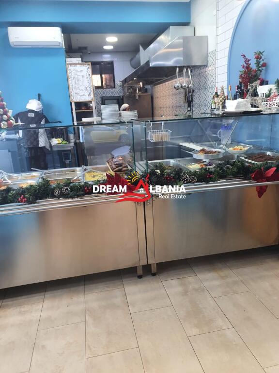 Shitet Biznesi Dyqan Peshku dhe Restorant ne Rrugen e Barrikadave ne Tirane (ID 4171418)