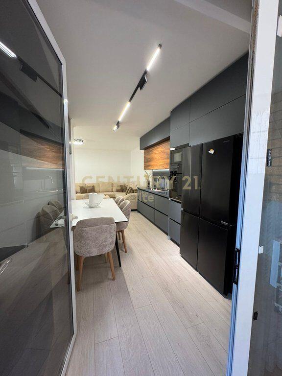 APPARTAMENTO IN AFFITTO 2+1+2 CON GARAGE VICINO A BRYLLI