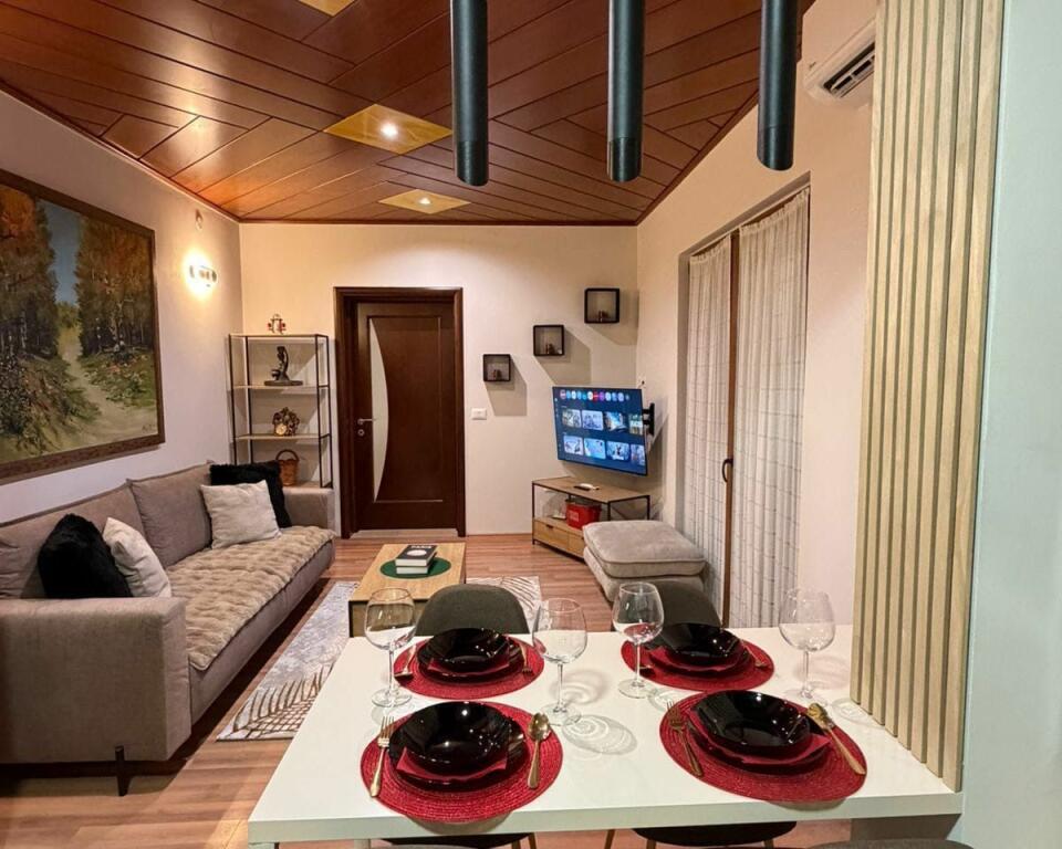 Apartament 1+1 me qera perballe Delijorgjit