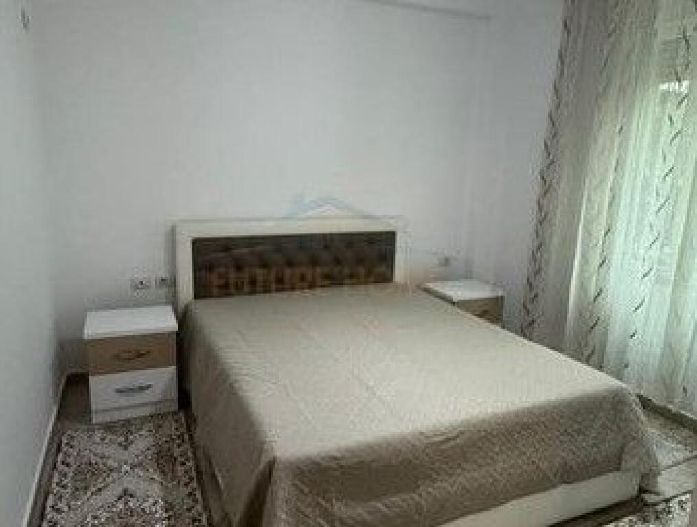 Qera, Apartament 2+1+2 Rruga 5 Maji, Tiranë