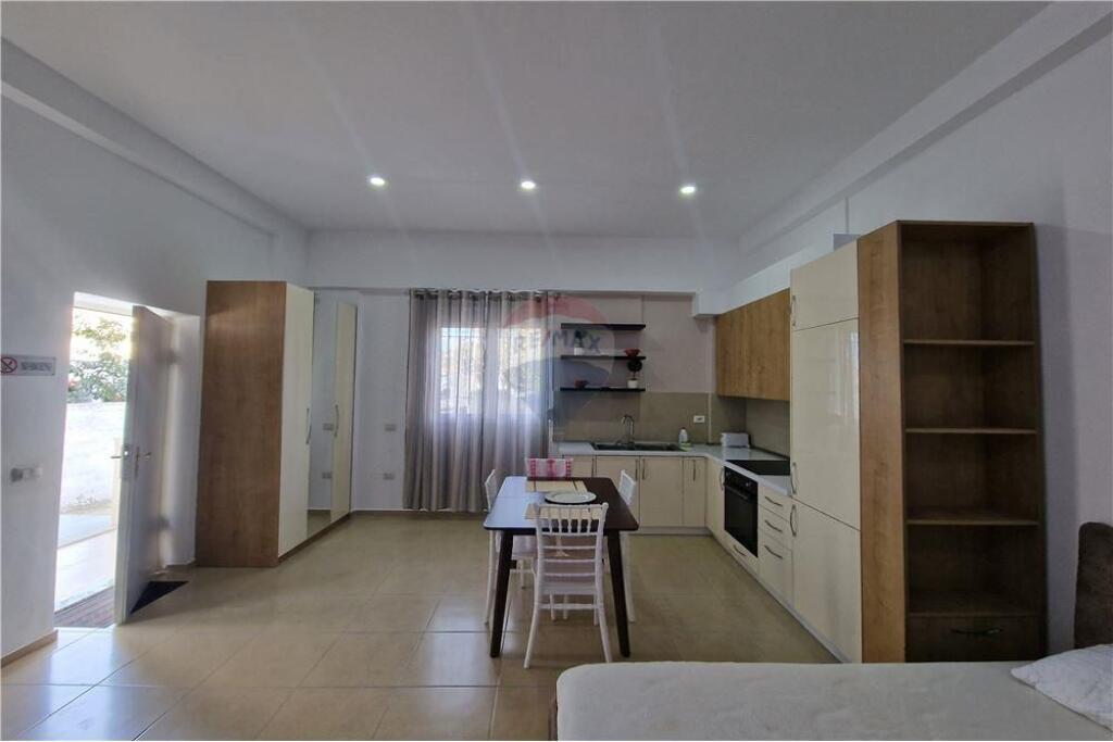 🏠 Monolocale in Affitto – Lungo Mare, Vlora