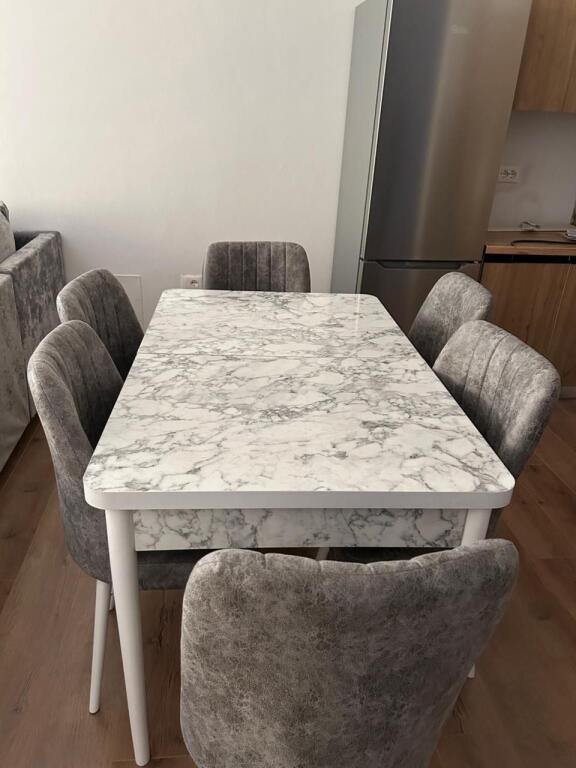 🏘️Apartment for rent 1+1 🪜6th floor residence 🛗with elevator 🛋luxuriously furnished  It is organized into: - 1Living room - 1Bedroom 🛏️ - 1Bathroom 🚽  -1balcony 🎑   📍Location:Paskuqan Price: 350€