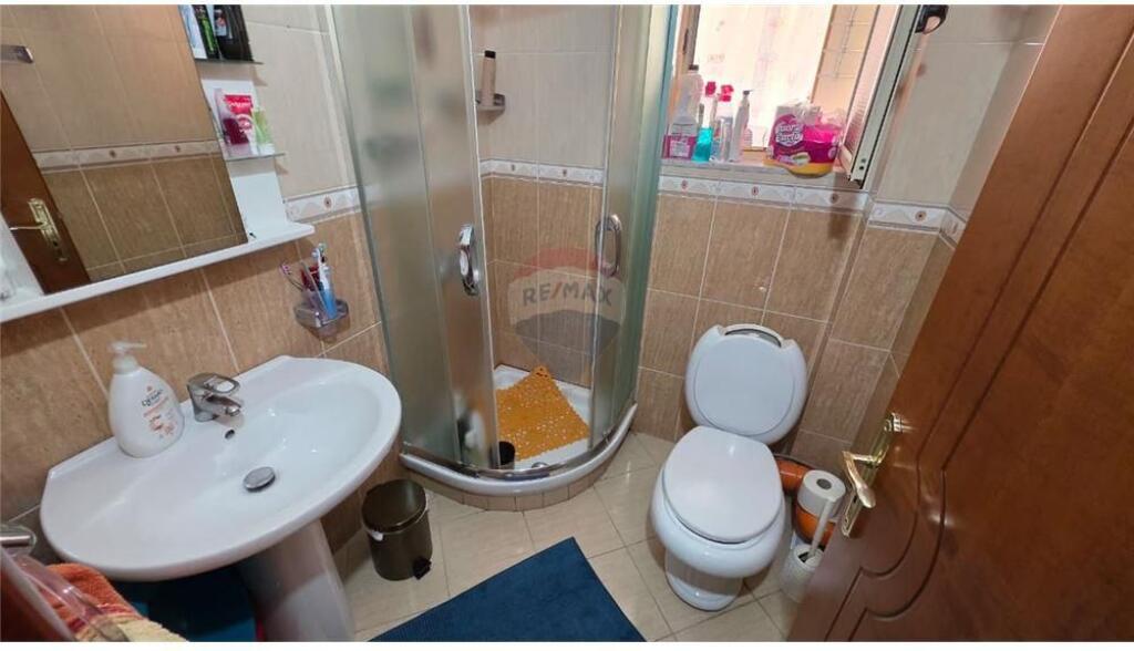 🏠 Appartamento 2+1 – In Vendita 📍 Via Onufri, vicino alla Chiesa Ortodossa, Vlora