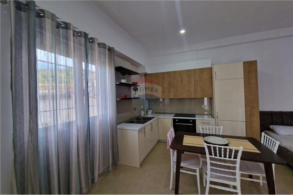 🏠 Monolocale in Affitto – Lungo Mare, Vlora