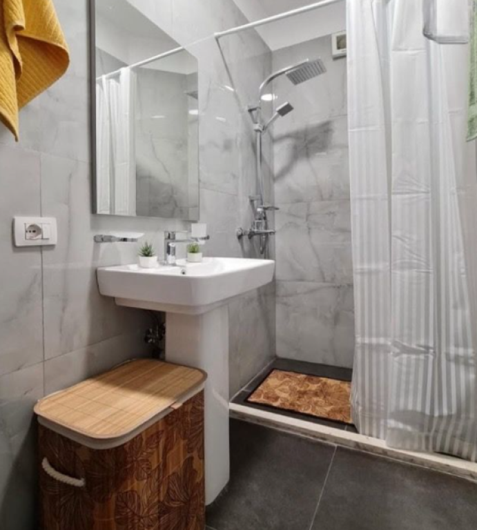🏢 Studio / Garsoniere – Komuna e Parisit