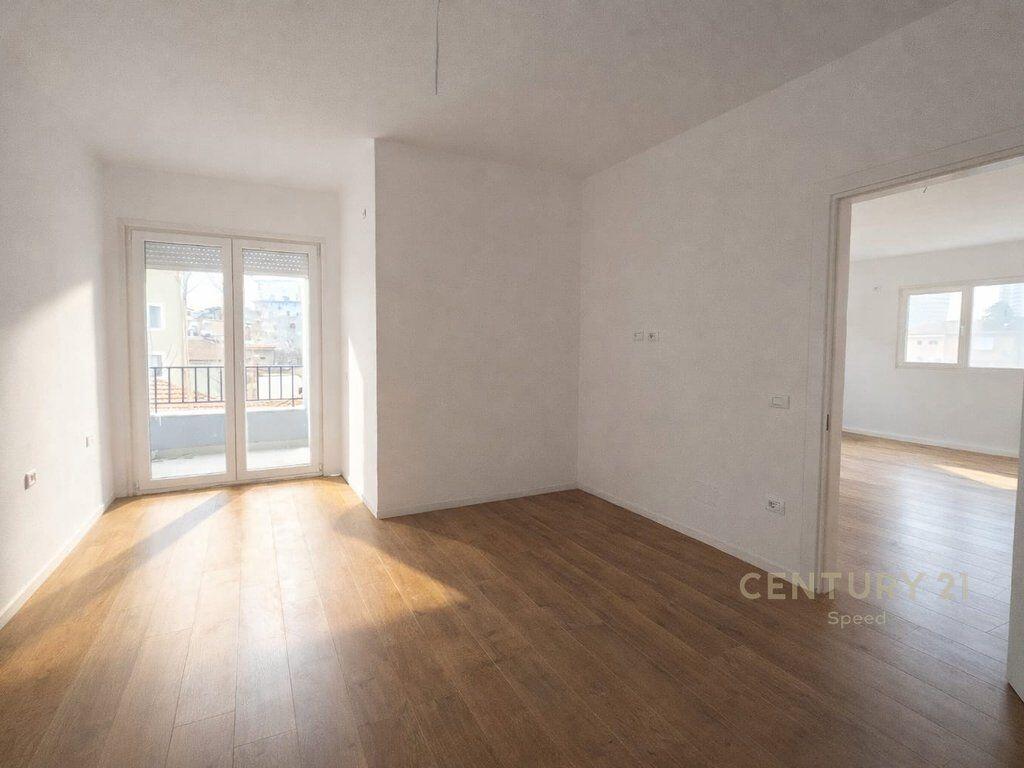 PAZAR I RI, OFFICE SPACE FOR RENT 3+1