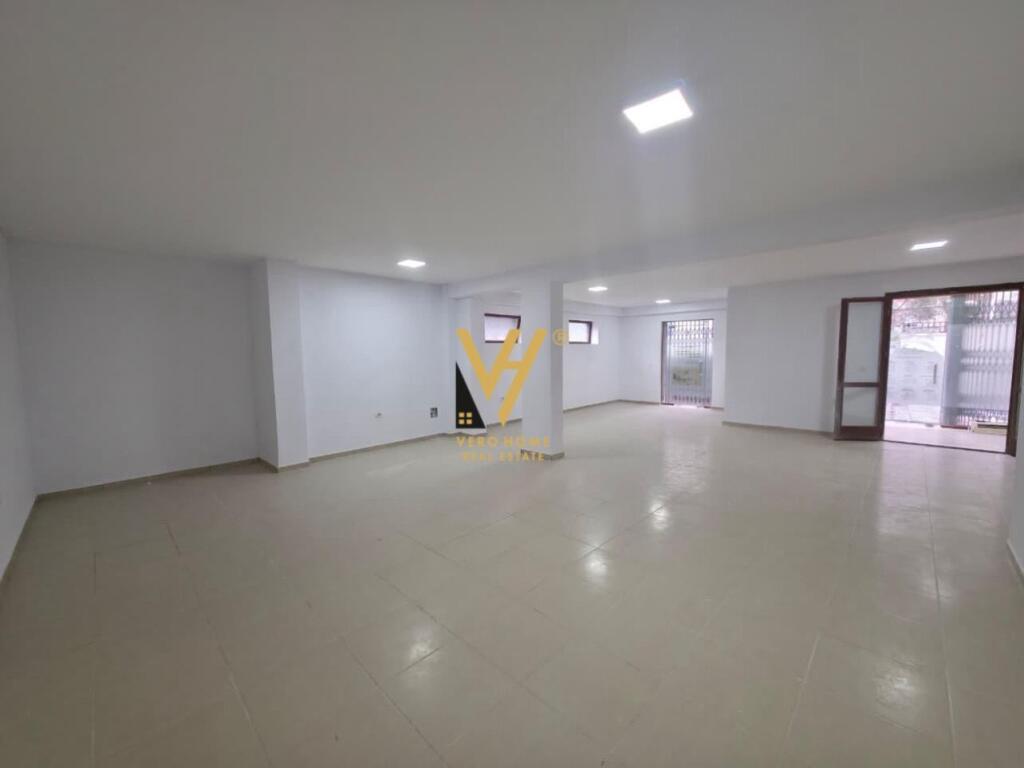 COMMERCIAL SPACE OF 90 M2 FOR RENT NEAR THE BOTANICAL GARDEN 800 EURO