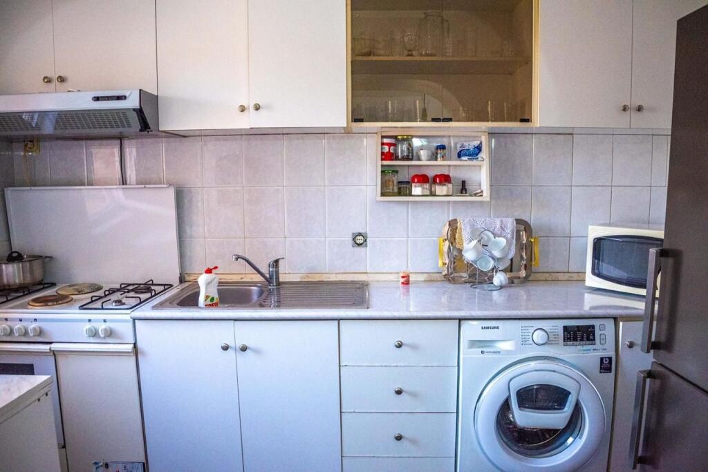 Jepet apartament 2+1 me qira ne zonen prane Pazarit te Ri dhe Ministrise se Jashtme