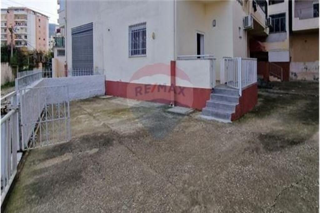🏠 Monolocale in Affitto – Lungo Mare, Vlora