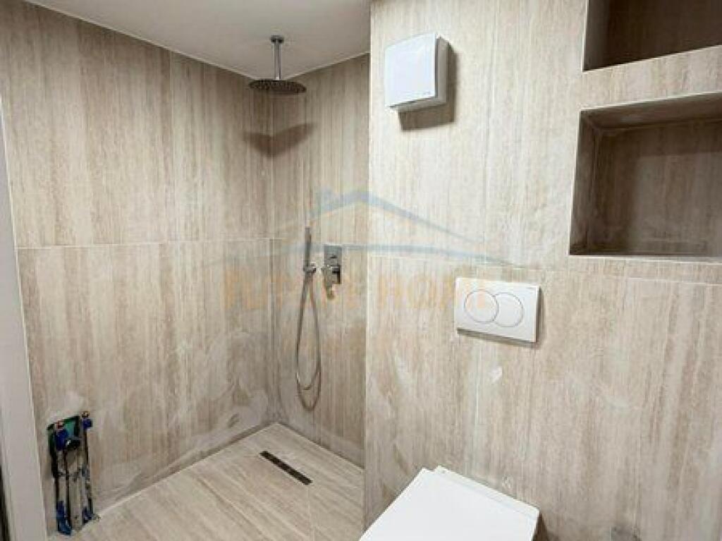 Shitet, Duplex + Post Parkimi, Golden Park