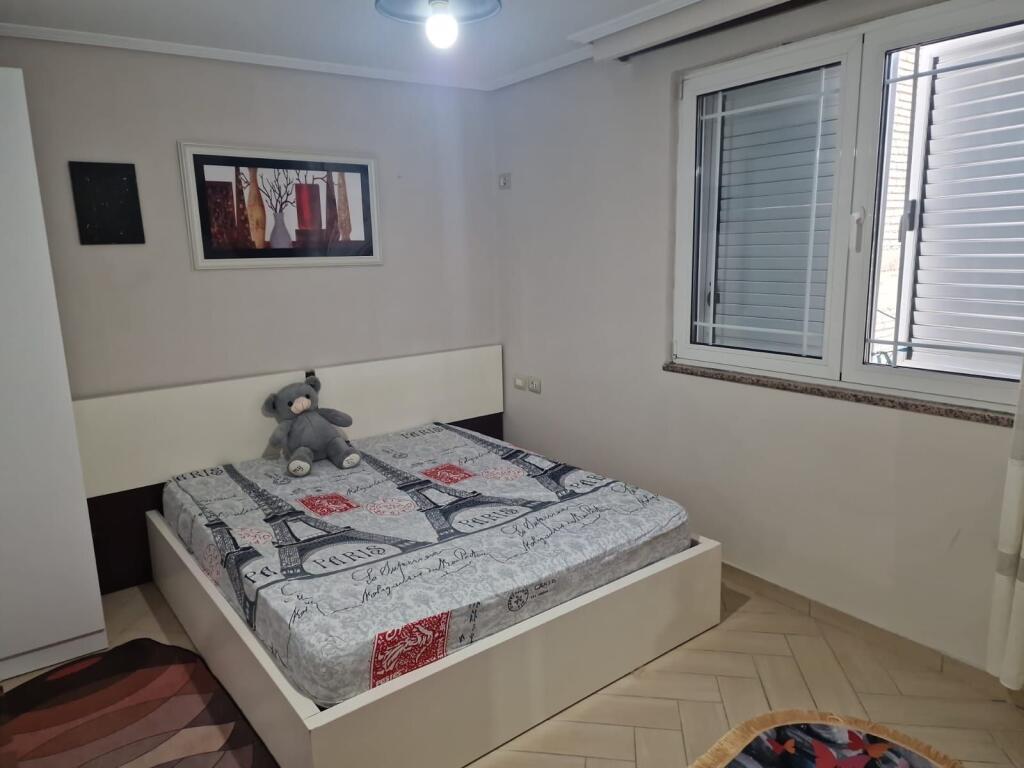 Jepet me qera apartament 2+1 te Zogu i Zi
