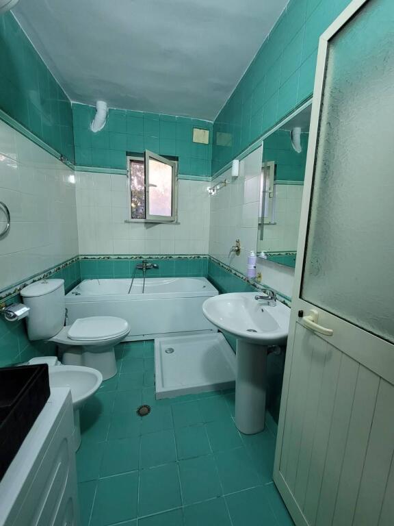 Apartament 2+1+Parking tek Rruga Fortuzi.