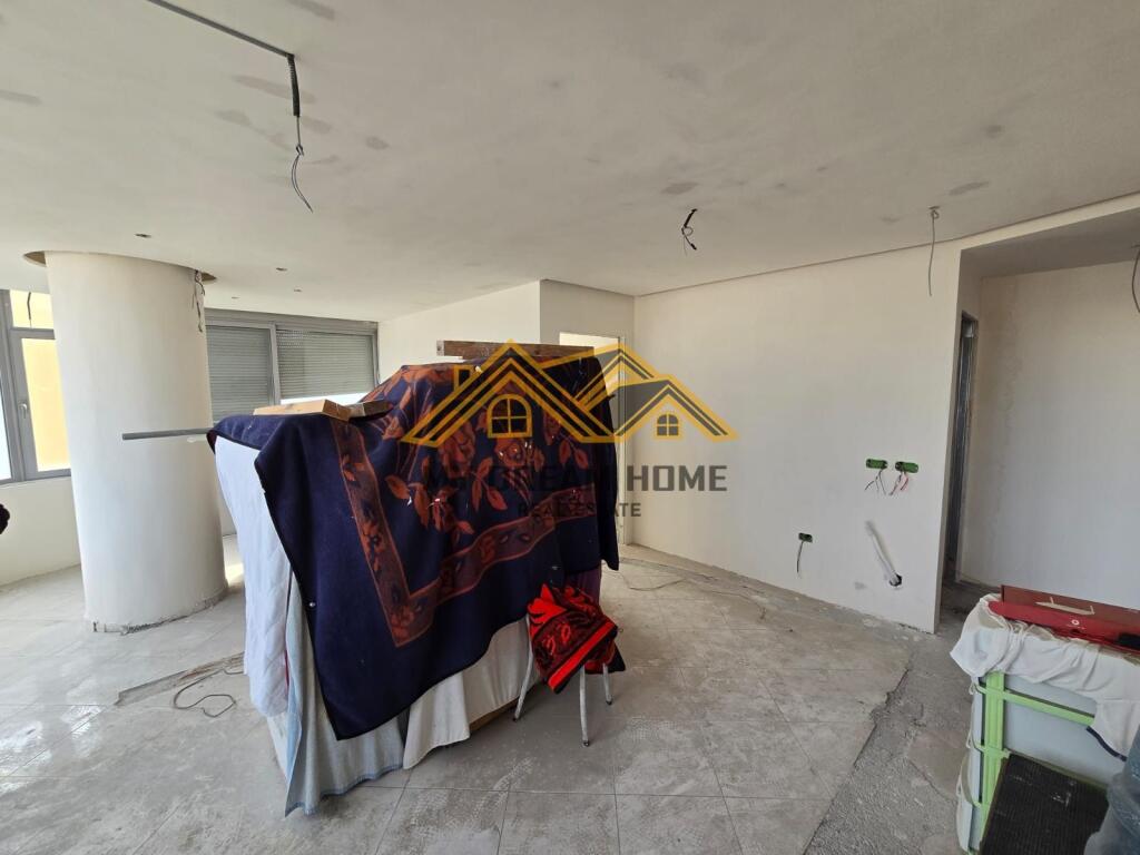 VENDESI APPARTAMENTO 2+1+3 CENTRO DURRES!