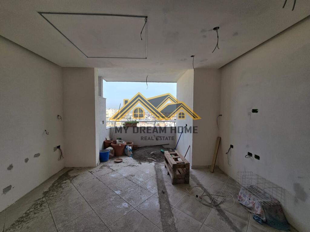 VENDESI APPARTAMENTO 2+1+3 CENTRO DURRES!