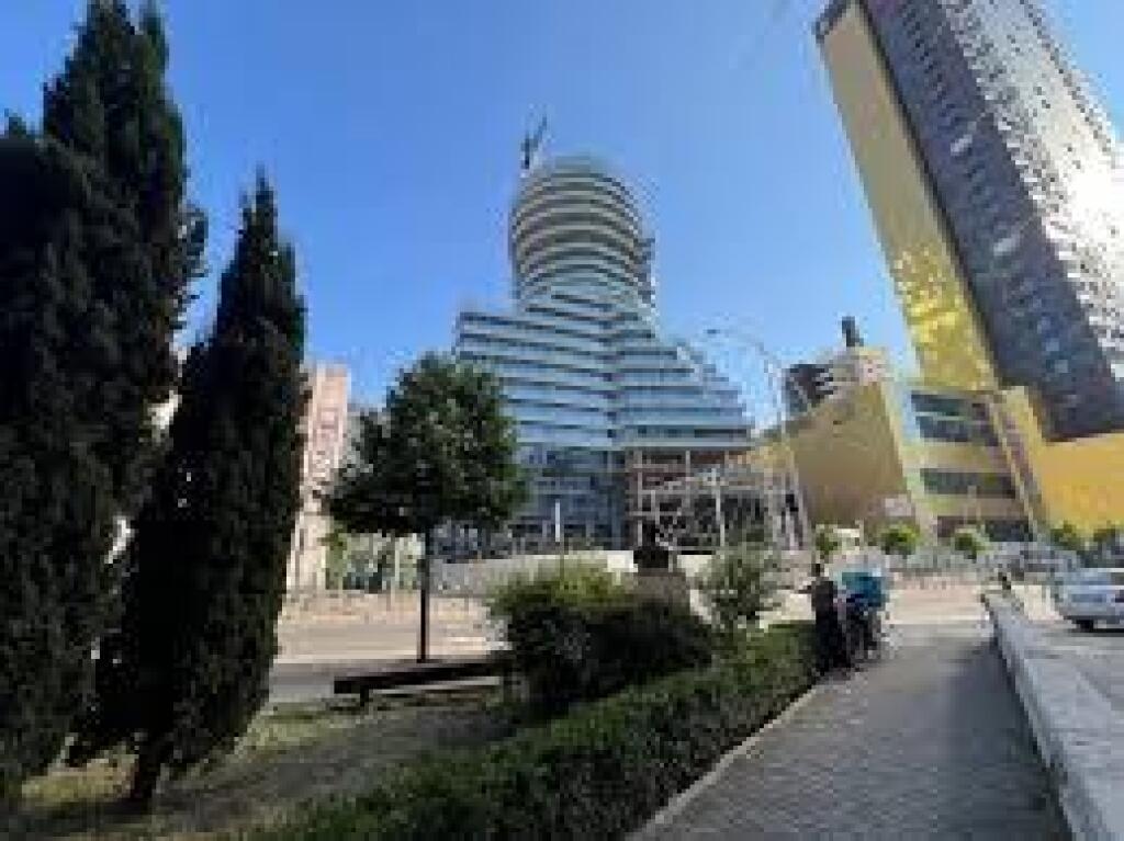 Shitet, Apartament 1+1+2 Tirana Rock ,Qender, Tirane