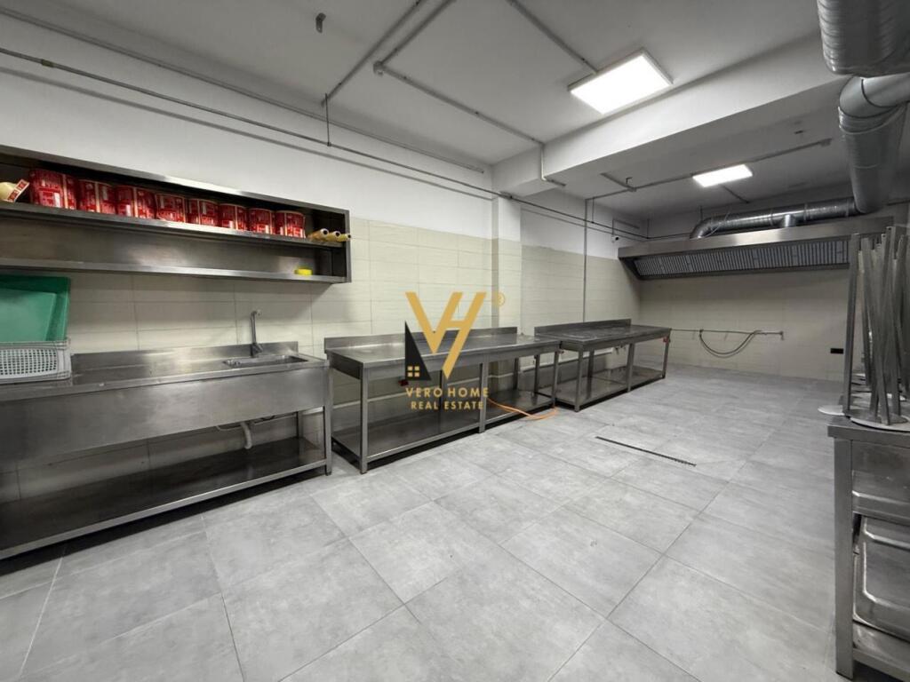 GIVEAWAY WAREHOUSE 1,200 M2 AT KTHESA E KAMZES 6,000 EURO