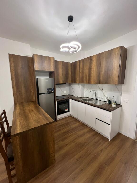 Apartament me qera 2+1