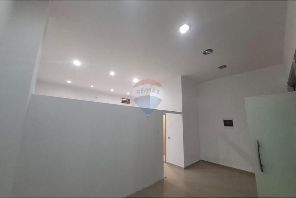🏬 Negozio / Locale Commerciale in Affitto –📍 Viale Ismail Qemali (sopra Conad)
