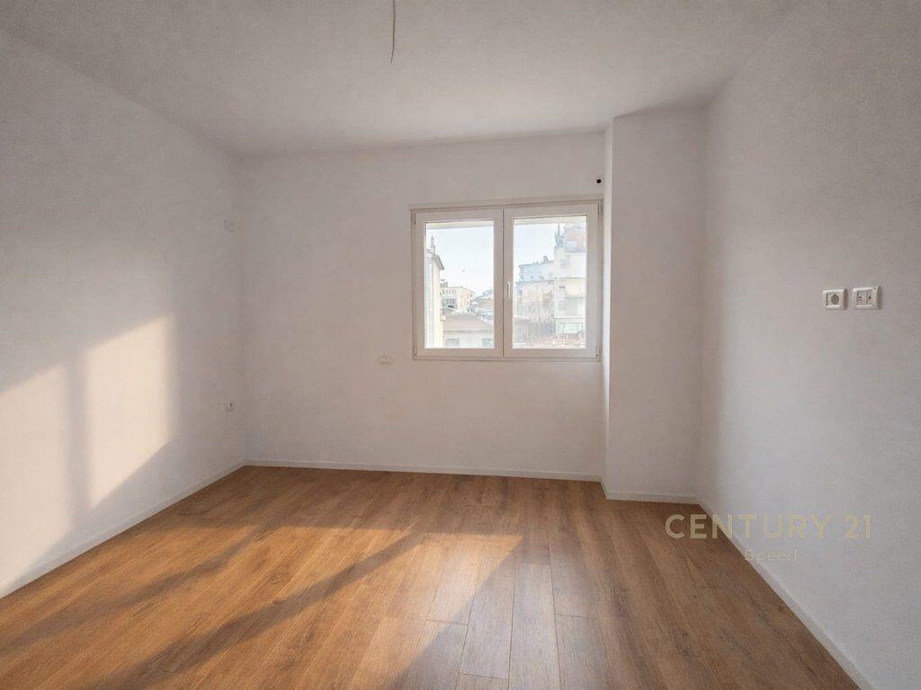 PAZAR I RI, OFFICE SPACE FOR RENT 3+1